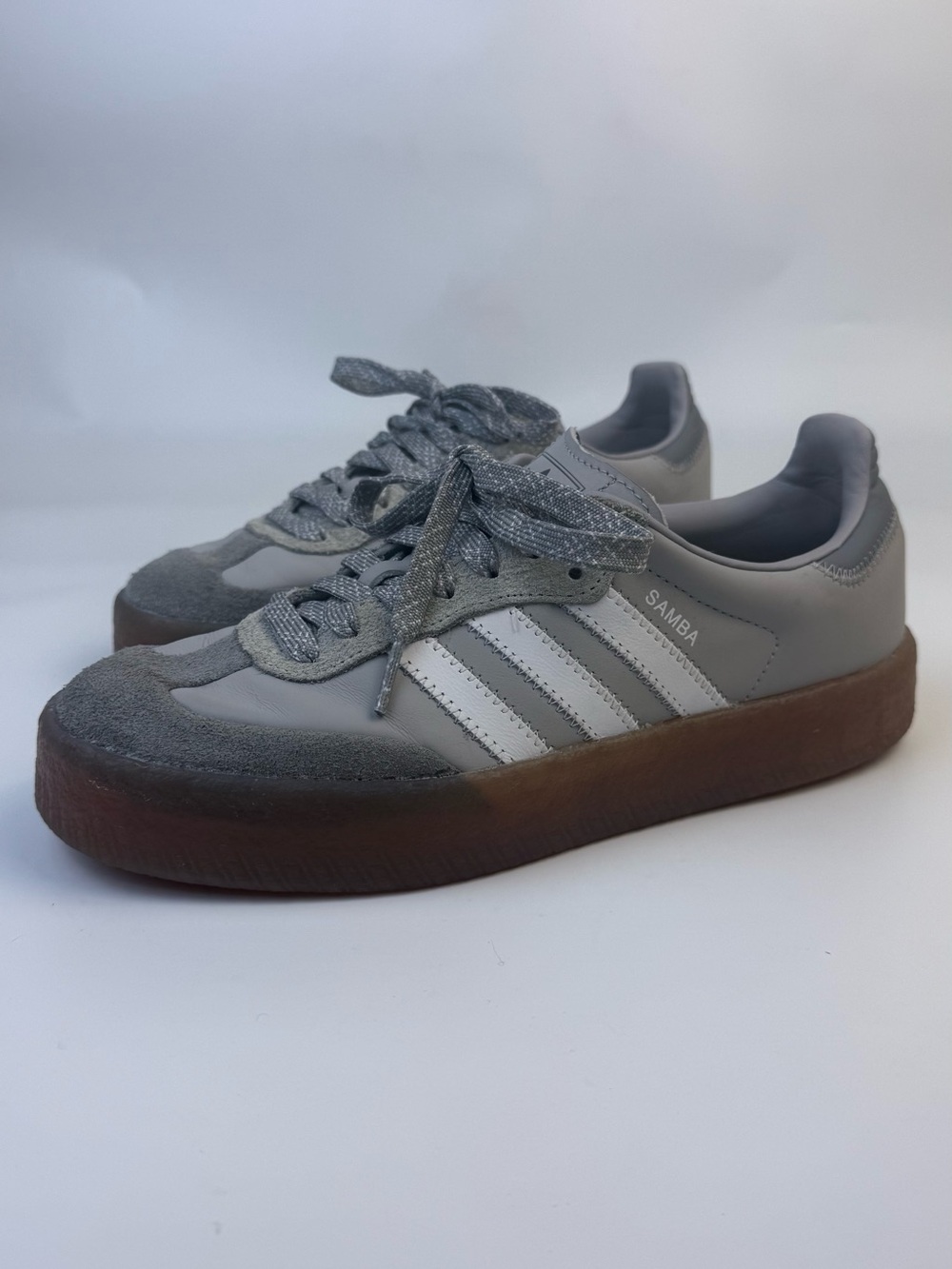 Adidas • Originals Samba Low-Top Sneakers Gray with Gum Sole